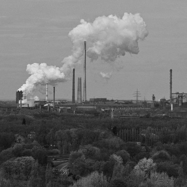 Grün mit Autobahn und Industrie